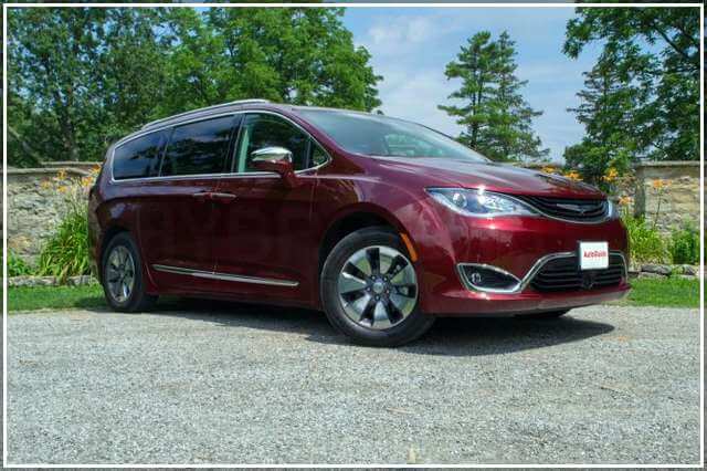 Chrysler Pacifica Hybrid 2017 года выпуска