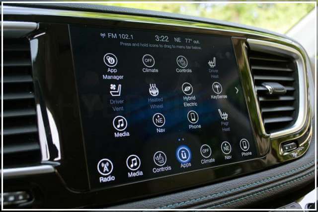 Панель управления Chrysler Pacifica Hybrid
