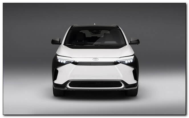 Официальный анонс электромобиля Toyota bZ4x